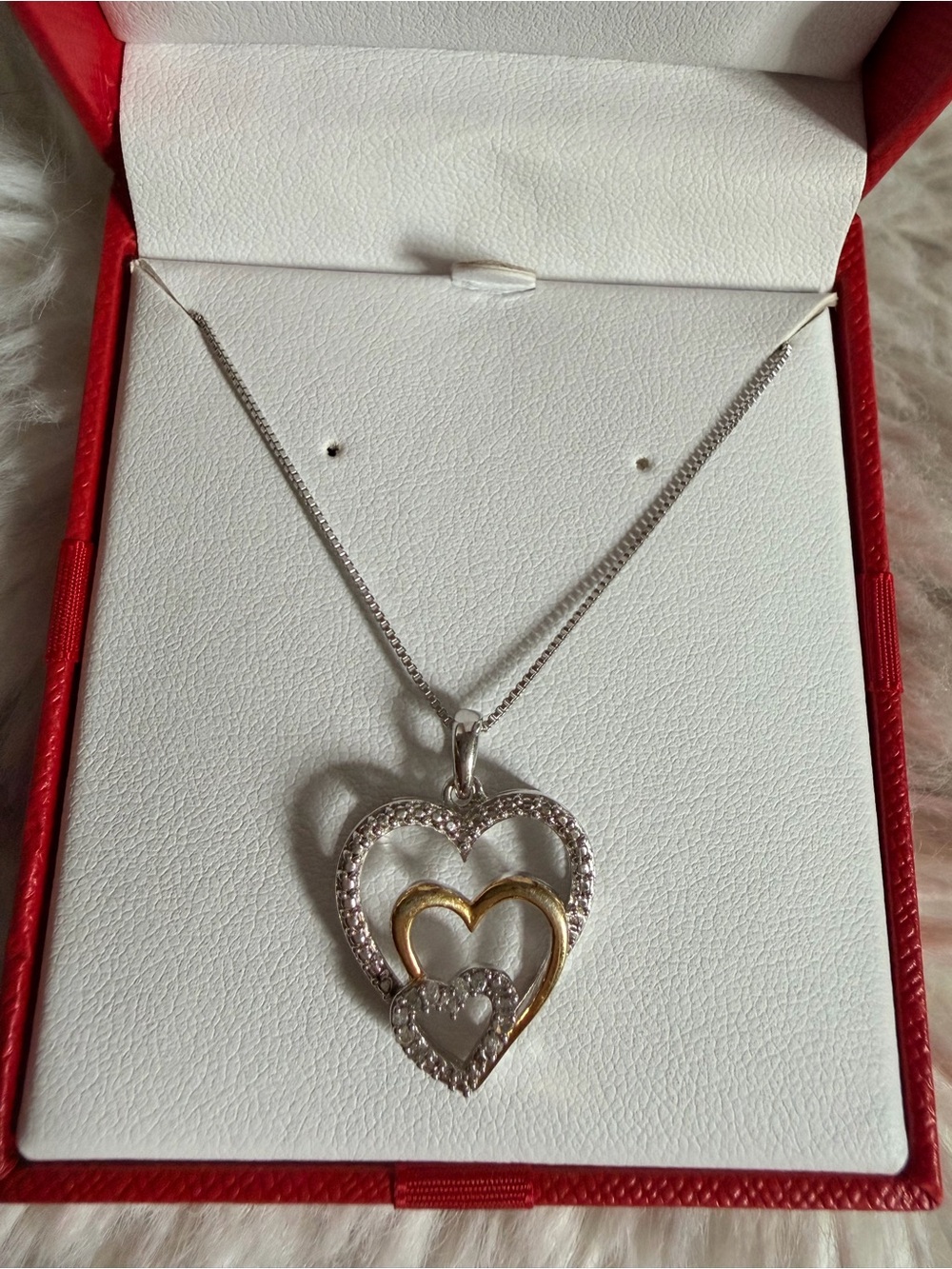 💕 Triple Heart Diamond Pendant Necklace
925 Sterling Silver